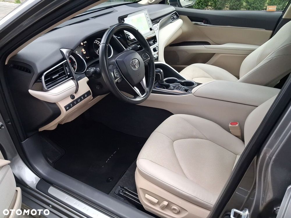 Toyota Camry 2.5 Hybrid Executive CVT - 10