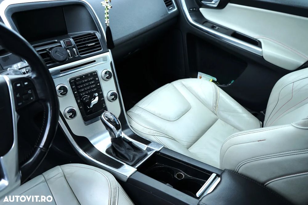 VOLVO XC60 2015 — imagine 11