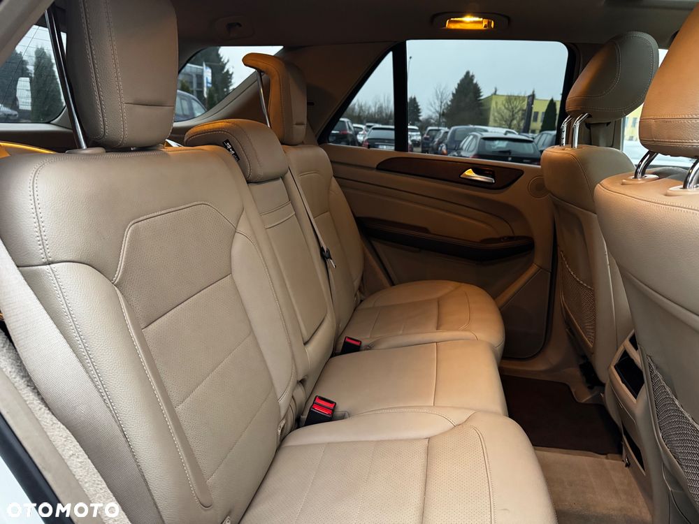 Mercedes-Benz ML 350 4MATIC (BlueEFFICIENCY) 7G-TRONIC - 31