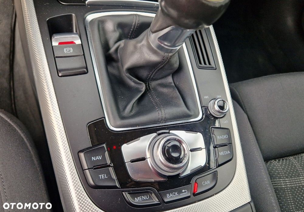 Audi A4 Avant 2.0 TDI DPF quattro S line Sportpaket - 22