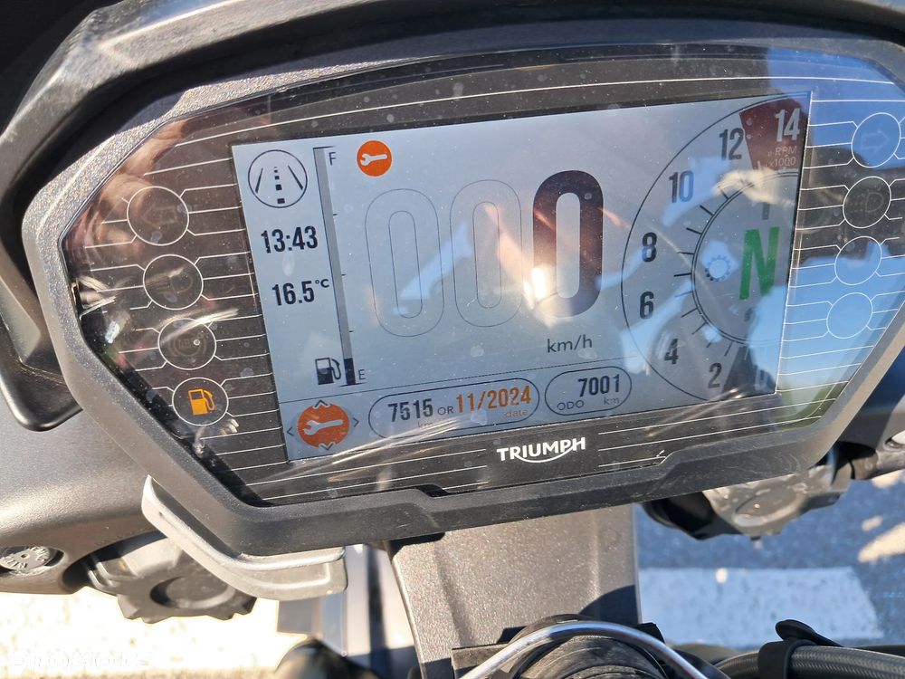 Triumph Street Triple - 14