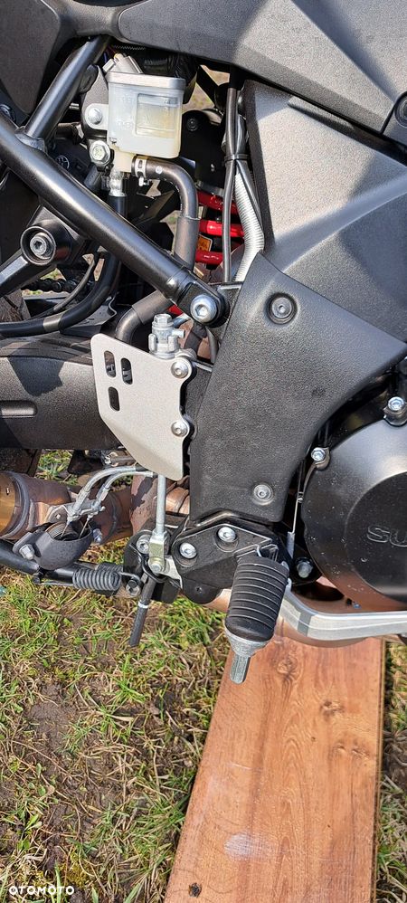 Suzuki V-STROM - 12