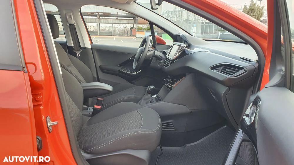 Peugeot 208 1.2 L PureTech Allure - 6