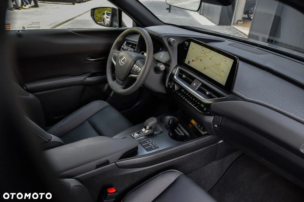 Lexus UX 300h F Sport Design AWD - 4