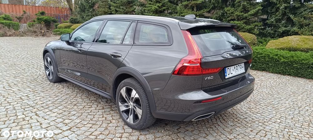 Volvo V60 Cross Country - 6