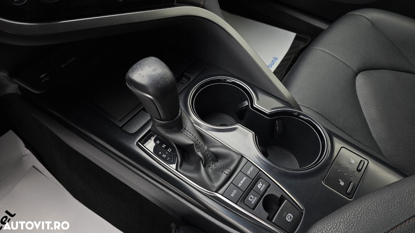 Toyota Camry - 17