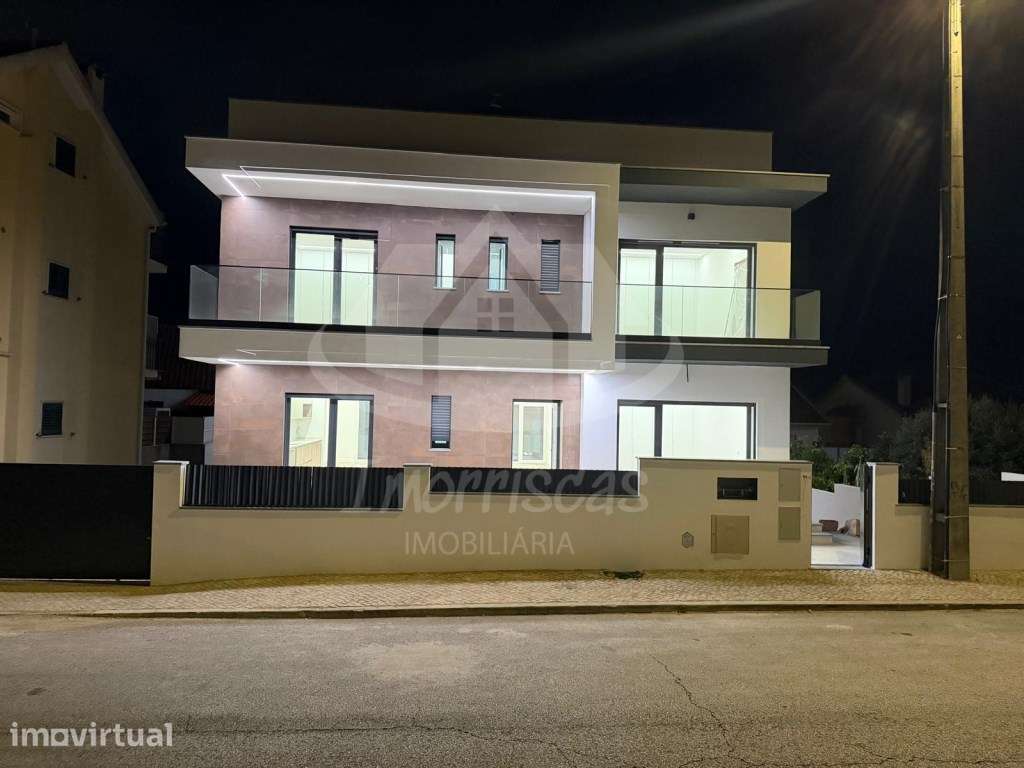 Moradia T4 com vista rio no Bairro das Courelas, Santa Iria de Azóia - Grande imagem: 4/58
