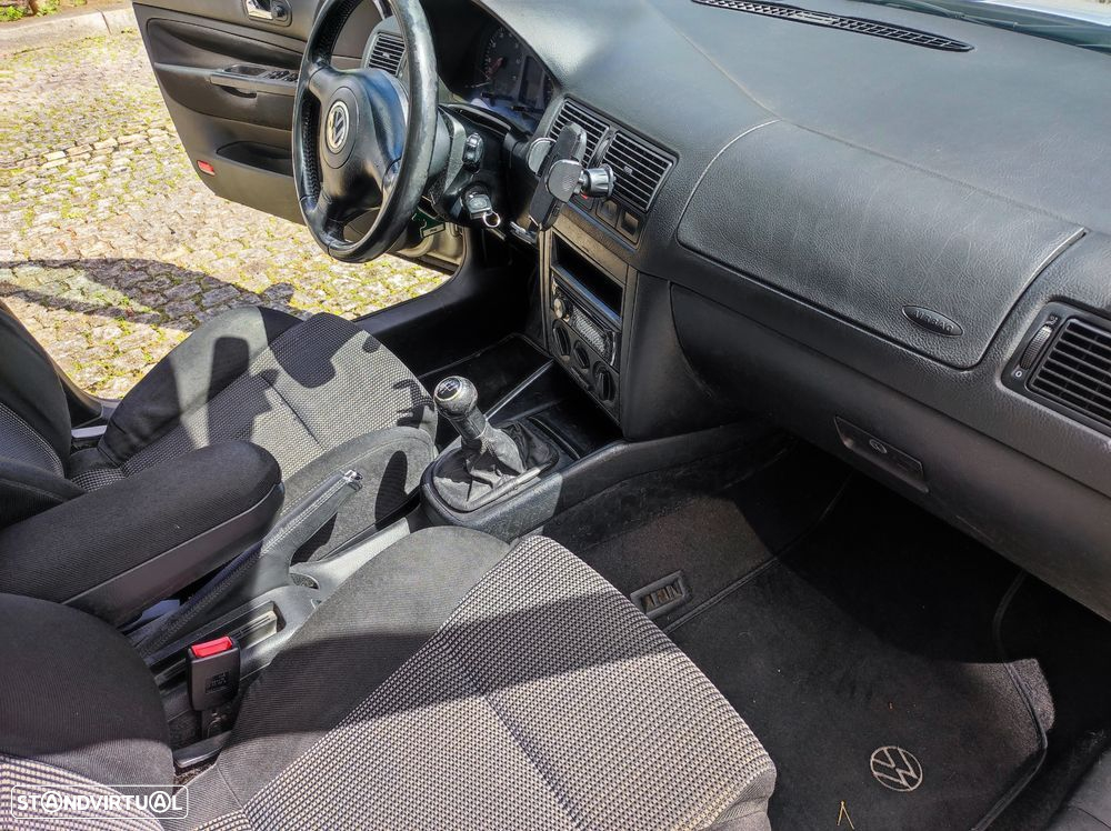 VW Golf 1.6i Highline EC - 20