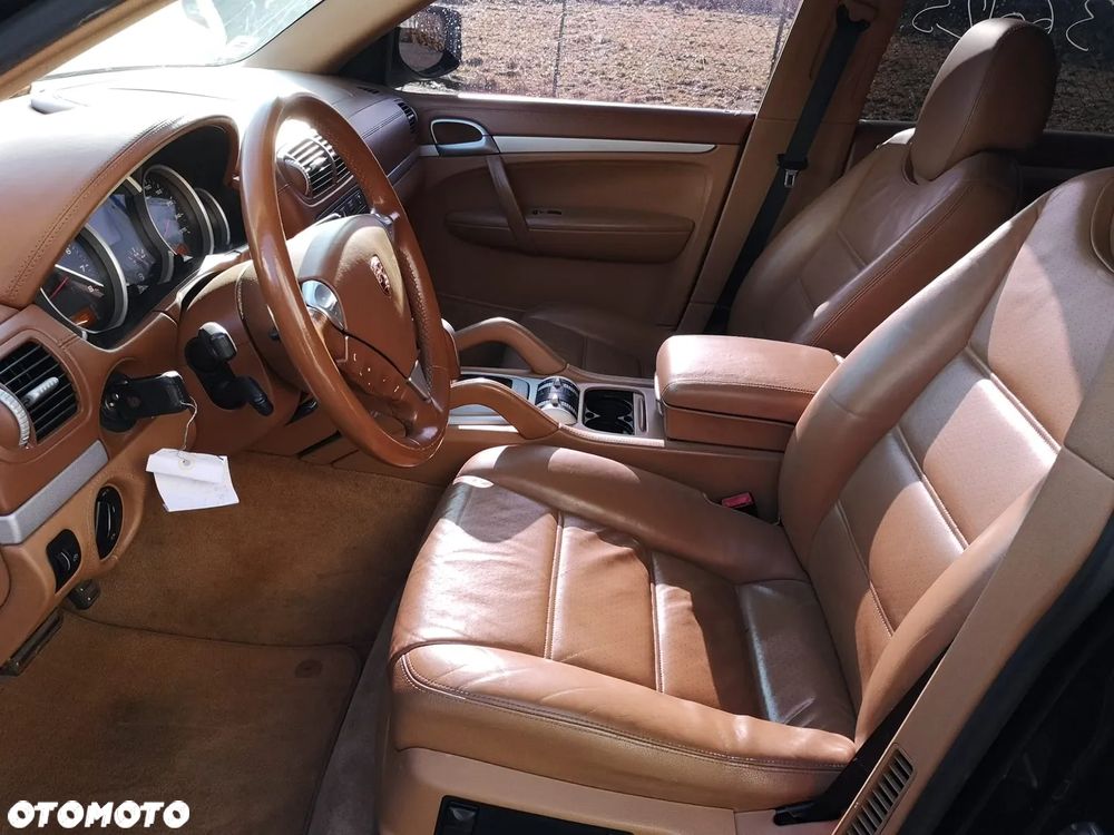 Porsche Cayenne - 24