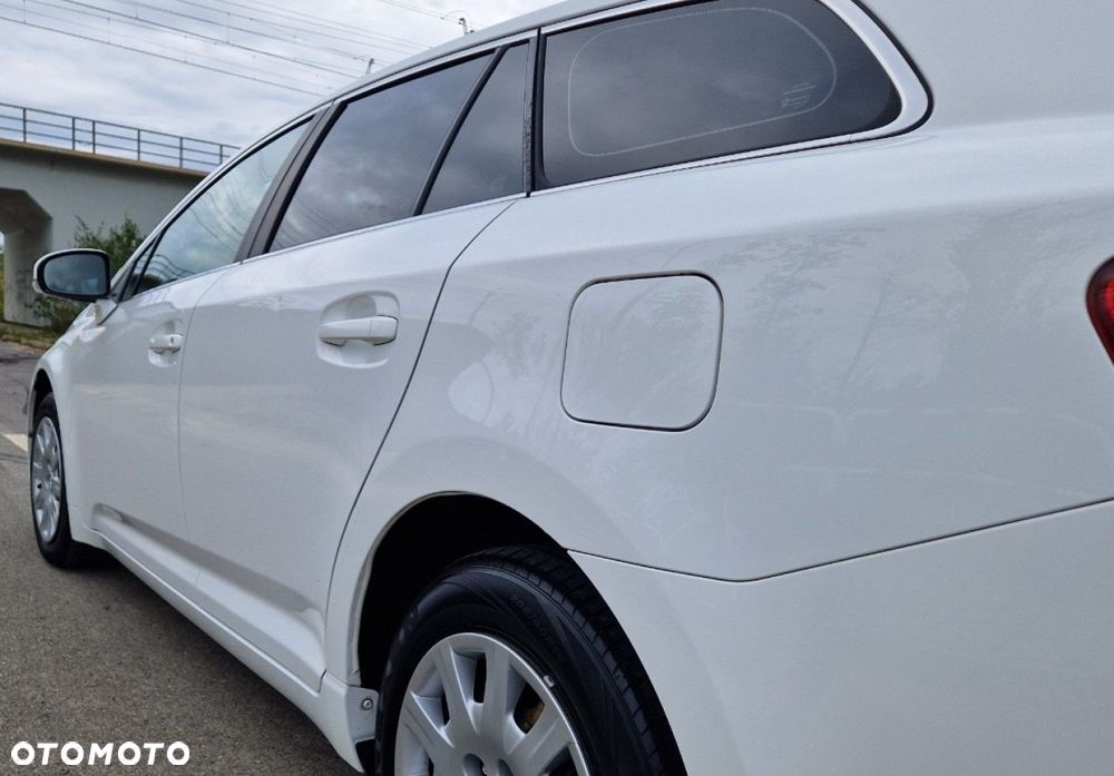 Toyota Avensis Combi 1.8 Business Edition - 15