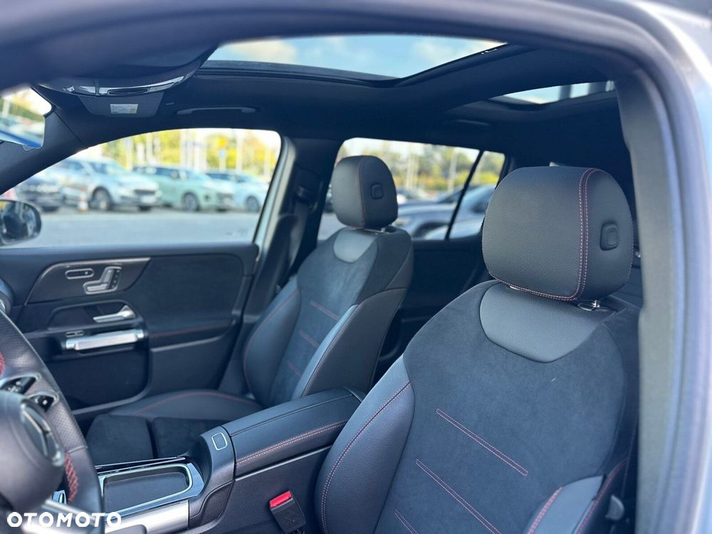 Mercedes-Benz GLB - 14