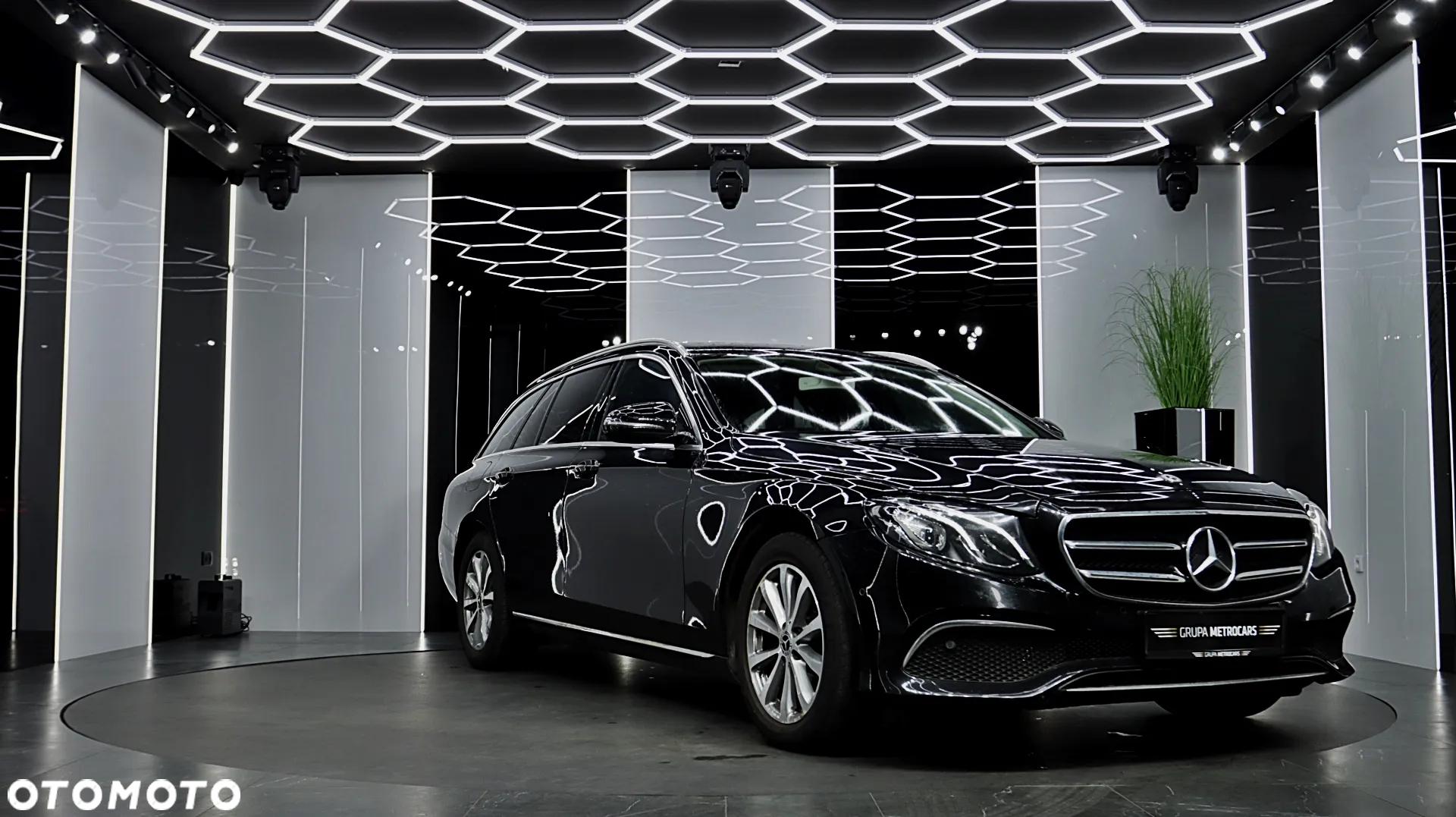 Mercedes-Benz Klasa E 220 d Business Edition 9G-TRONIC - 12