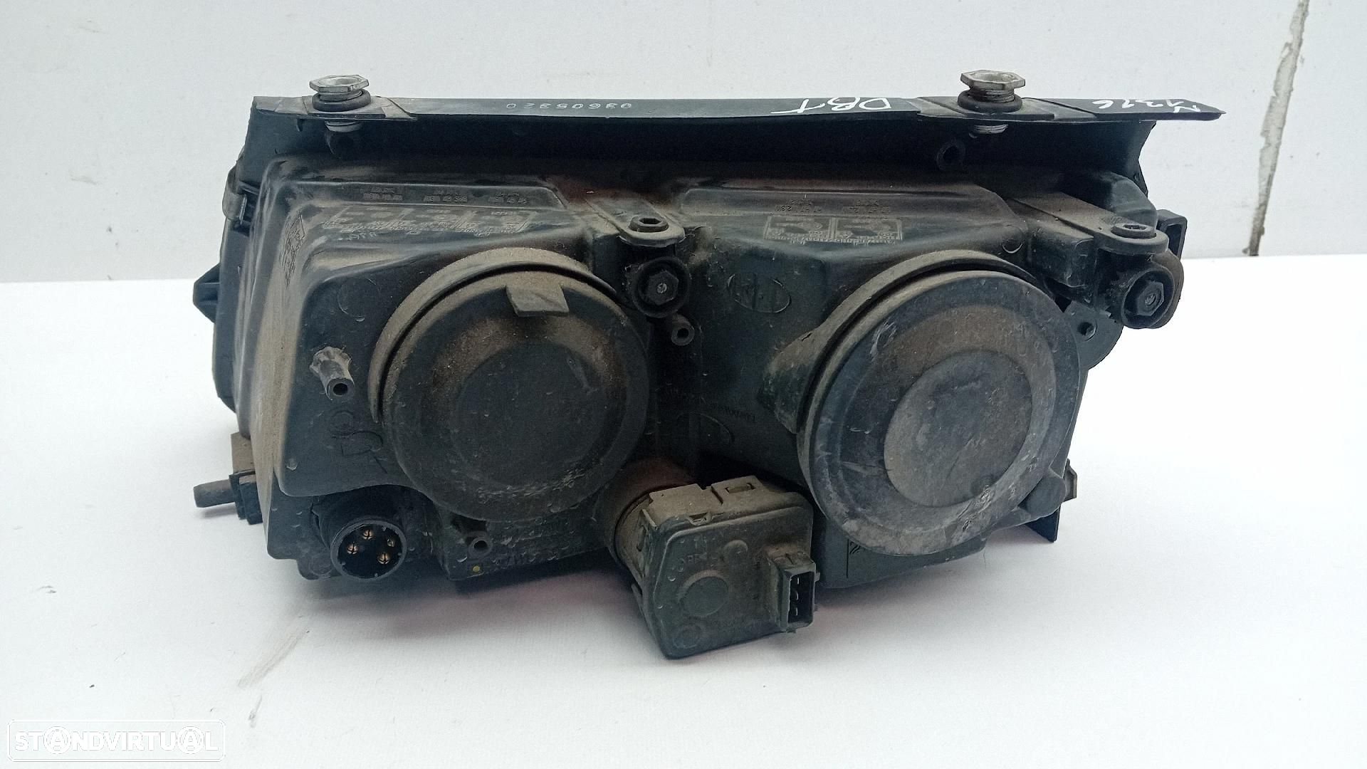 Ótica / farol direita VOLKSWAGEN Passat (3B2) - 2