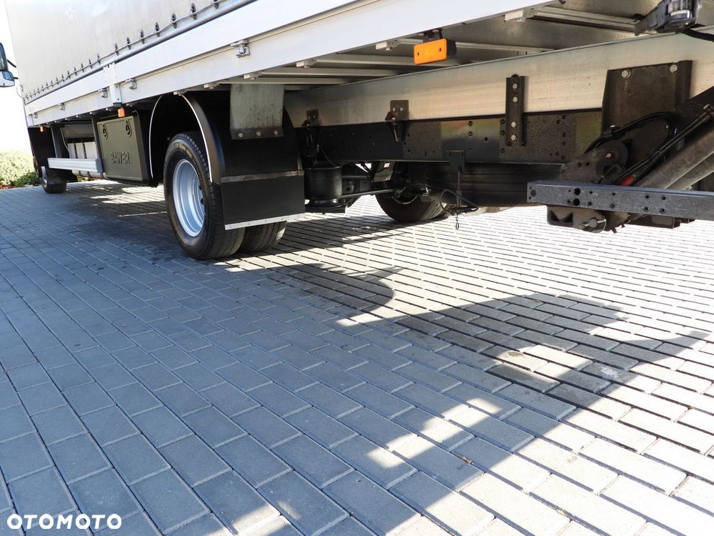 Iveco DAILY 70C18 PLANDEKA WINDA 16 PALET WEBASTO TEMPOMAT NAWIGACJA LEDY PNEUMATYKA AUTOMAT HI-MATIC BLIŹNIACZE KOŁA KLIMATYZACJA  180KM - 18