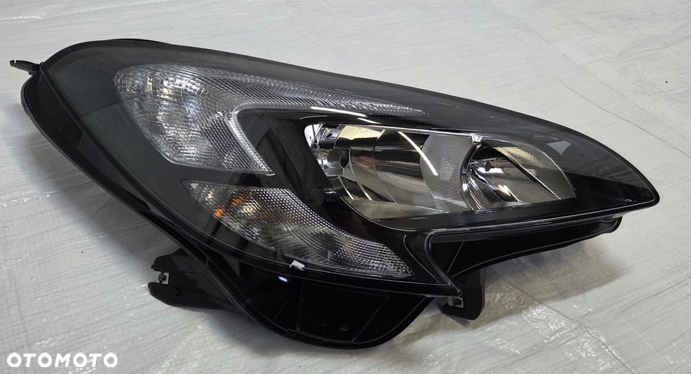LAMPA PRAWA PRZÓD OPEL CORSA E EUROPA NOWA ORGINAŁ 39108223 - 2