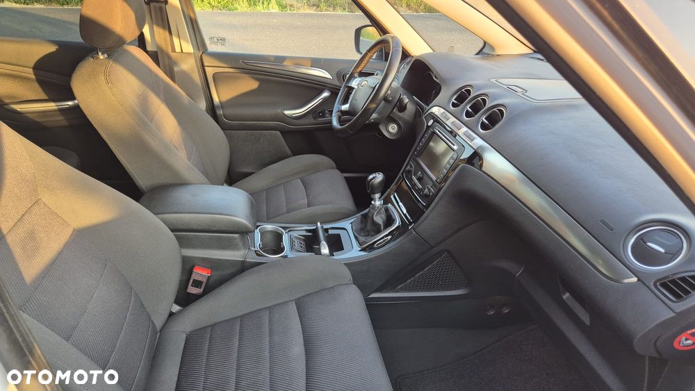 Ford S-Max - 13