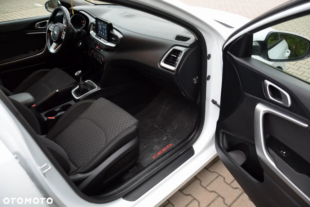Kia Ceed - 22