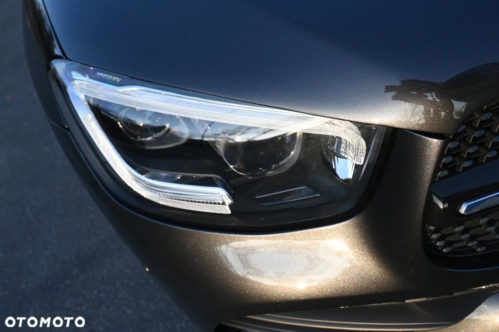 Mercedes-Benz GLC - 32