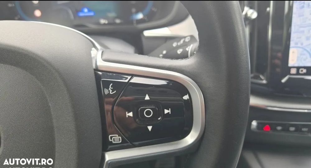 Volvo XC 60 B4 MHEV AWD R-Design - 27