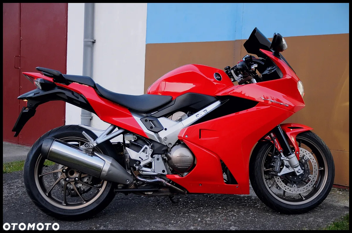 Honda VFR - 12