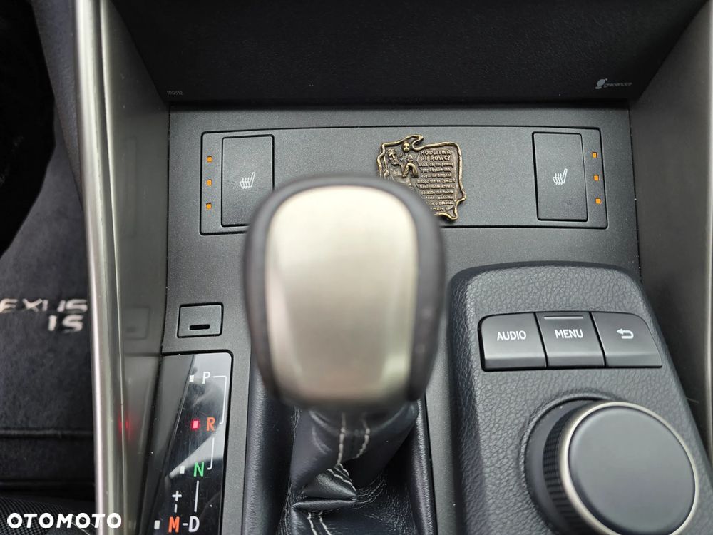 Lexus IS 200t / 300 Prestige - 35
