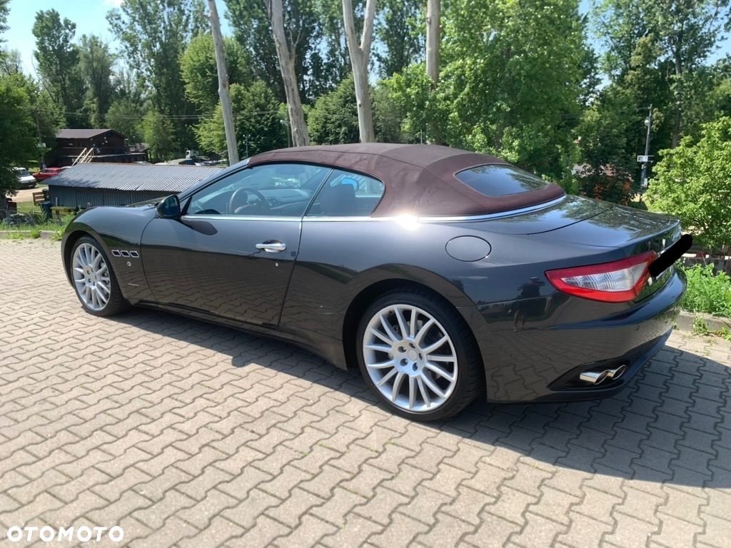 Maserati GranCabrio - 12