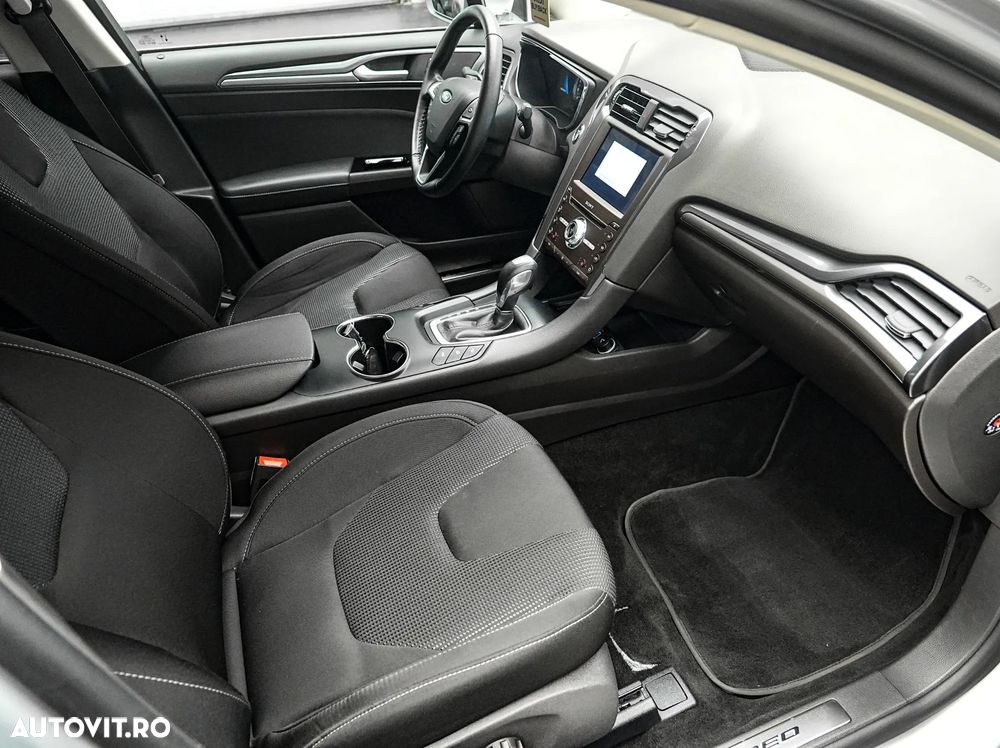 Ford Mondeo 2.0 HEV Titanium - 13
