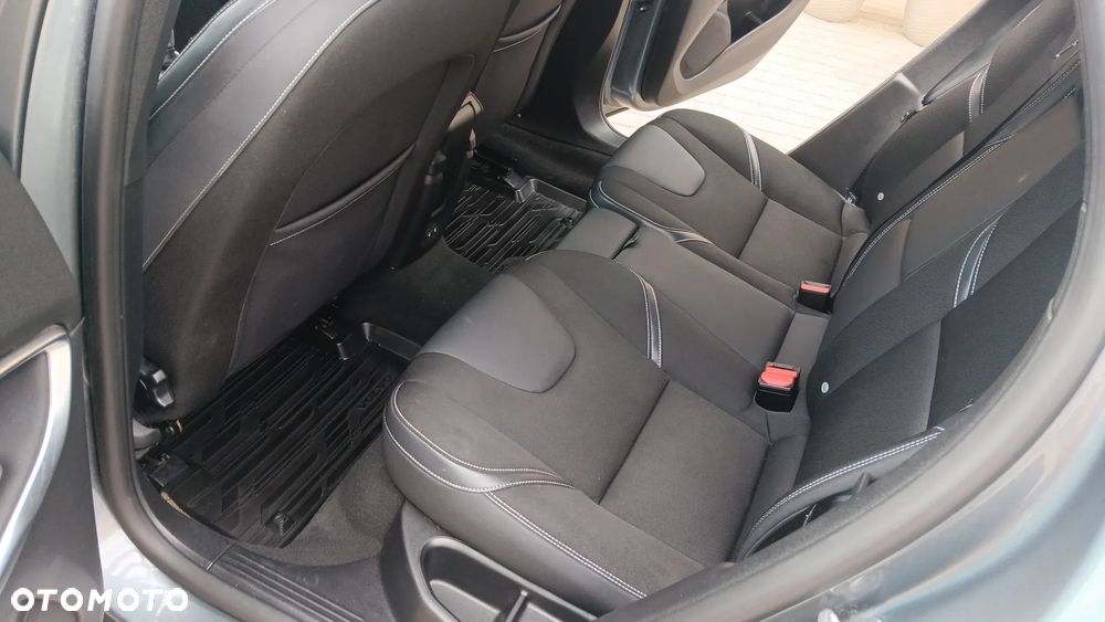 Volvo V40 D2 Geartronic Momentum - 36