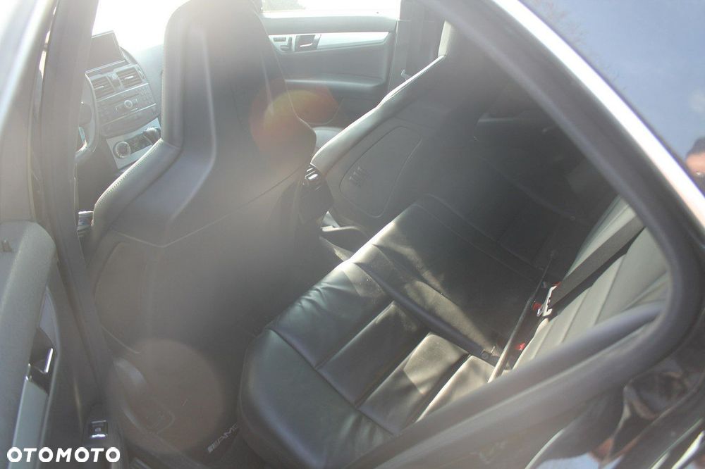 Mercedes-Benz Klasa C 63 AMG - 6