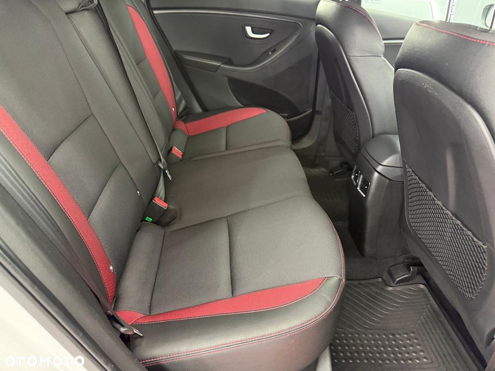 Hyundai i30 1.6 GDI Turbo Luxury - 26