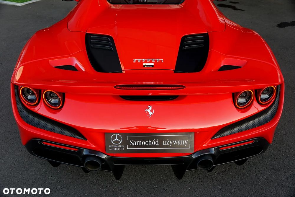 Ferrari F8 Spider - 16
