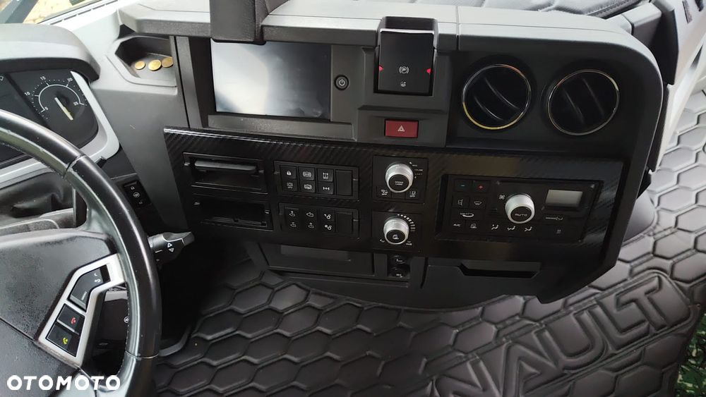Renault T480 - 14