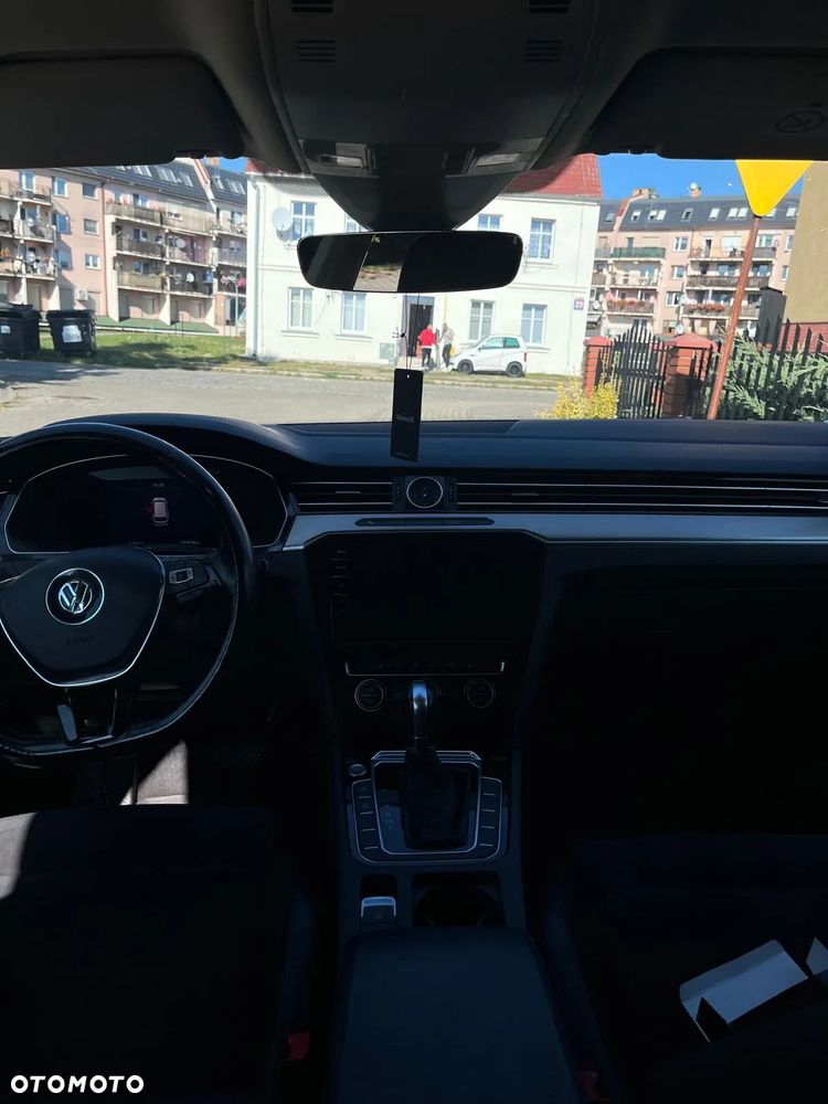 Volkswagen Passat - 2