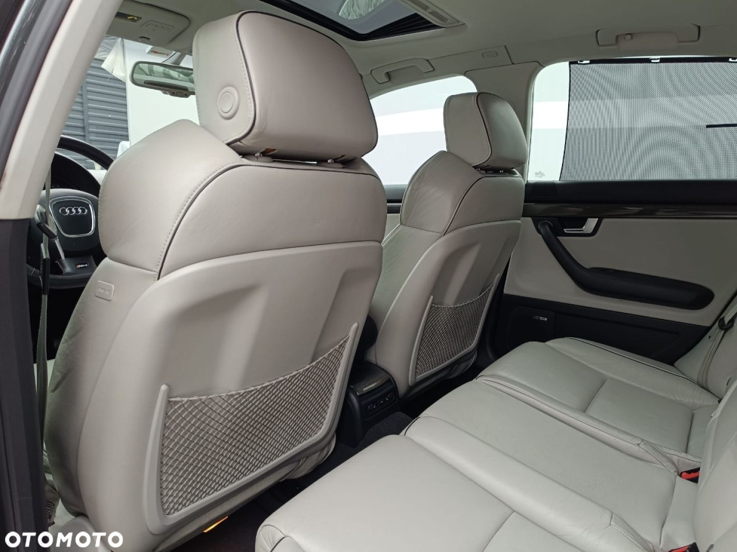 Audi RS4 Limousine Standard - 35