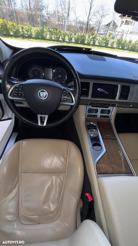 Jaguar XF - 7