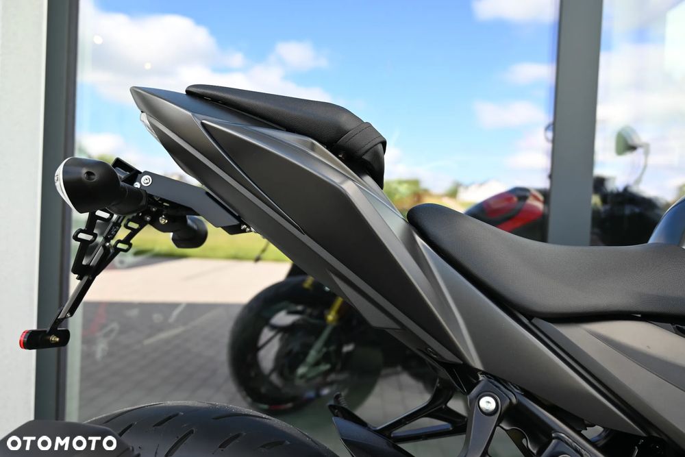 Suzuki GSX - 35