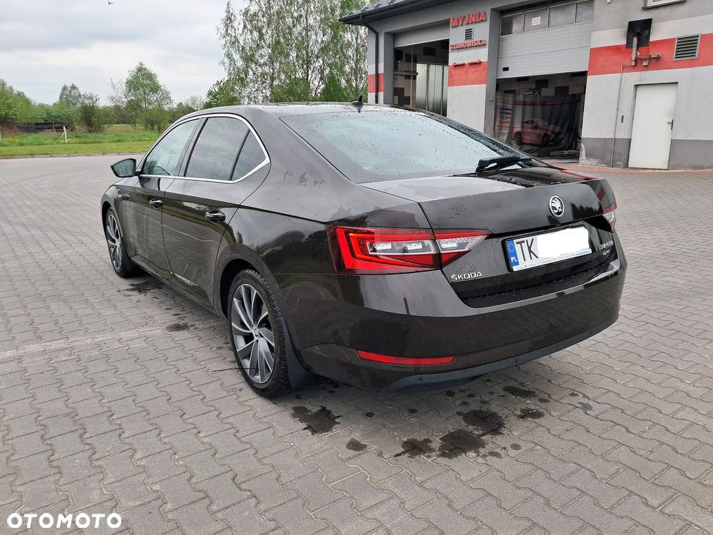 Skoda Superb 2.0 TDI 4x4 L&K DSG - 6