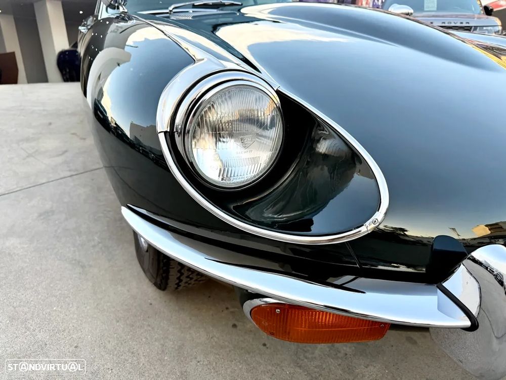 Jaguar E-Type - 33