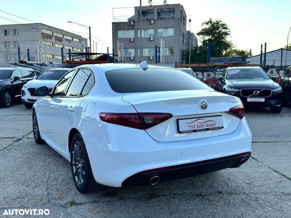 Alfa Romeo Giulia - 6