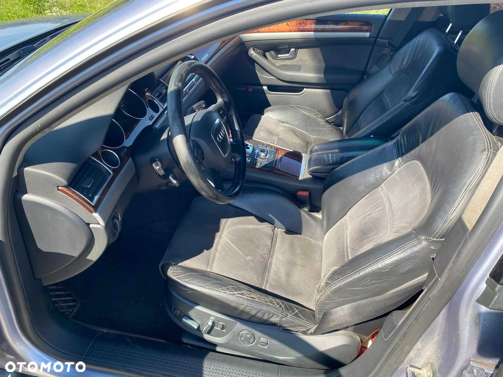 Audi A8 - 4
