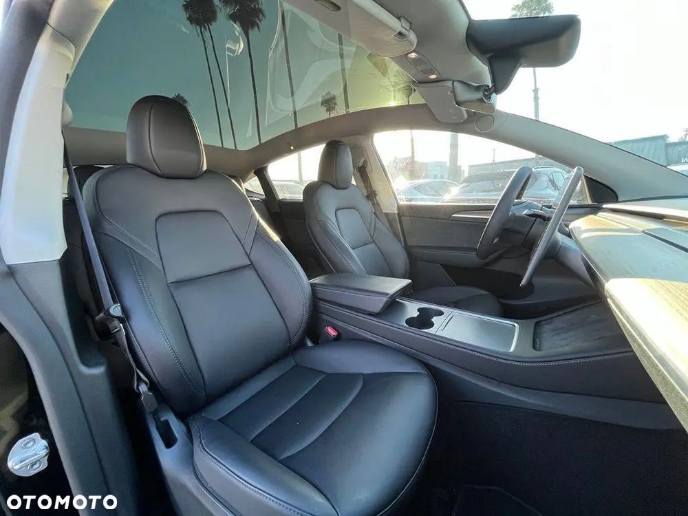 Tesla Model Y Performance Dual Motor AWD - 8