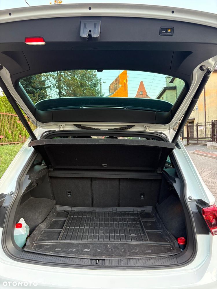 Volkswagen Tiguan - 12