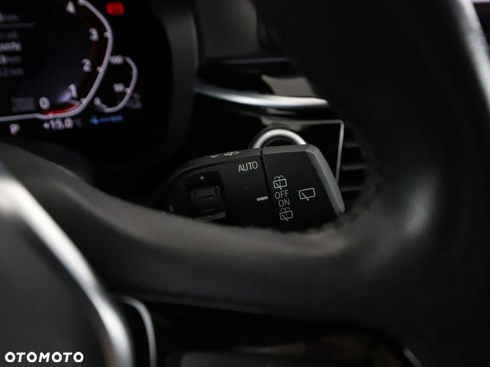 BMW Seria 5 530e - 33