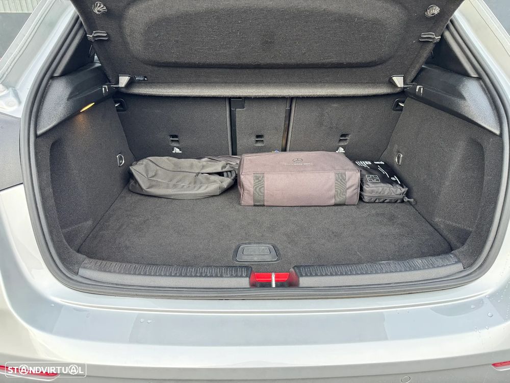 Mercedes-Benz A 250 e AMG Line - 17