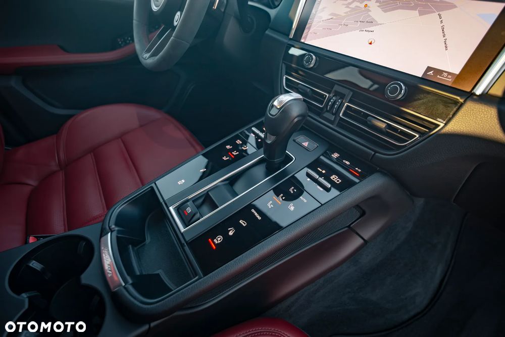Porsche Macan T - 33