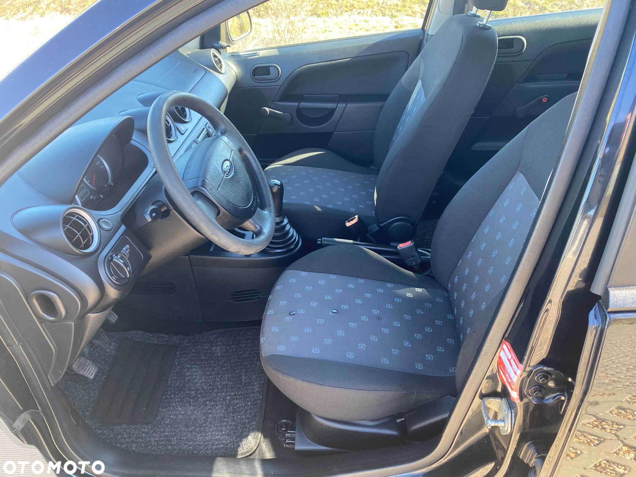 Ford Fiesta 1.3 Ambiente - 25