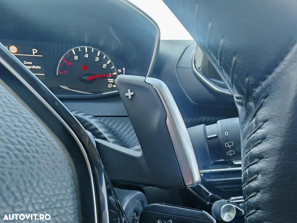 Peugeot 208 1.2L e-DCS6 MHEV Allure - 21