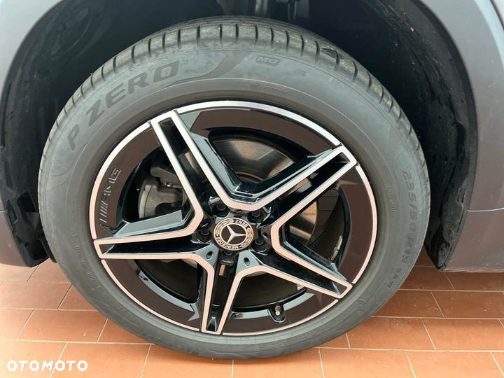 Mercedes-Benz GLB 220 d 8G-DCT AMG Line - 11