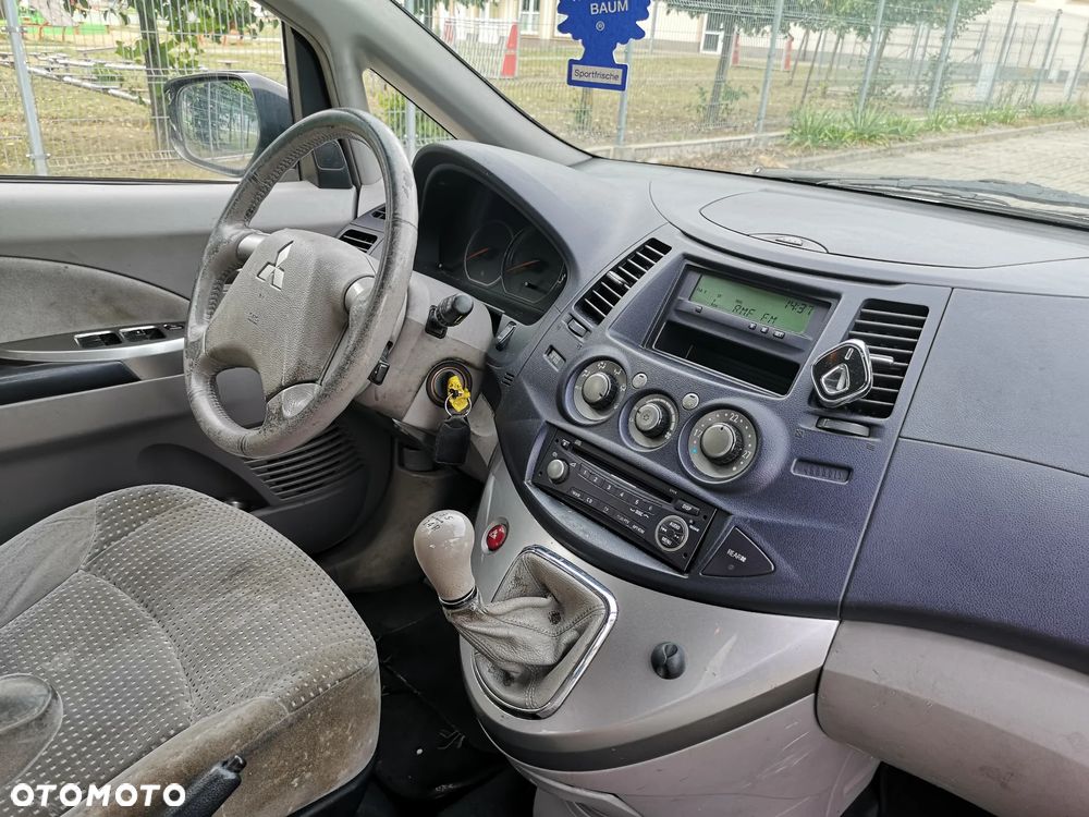 Mitsubishi Grandis - 11