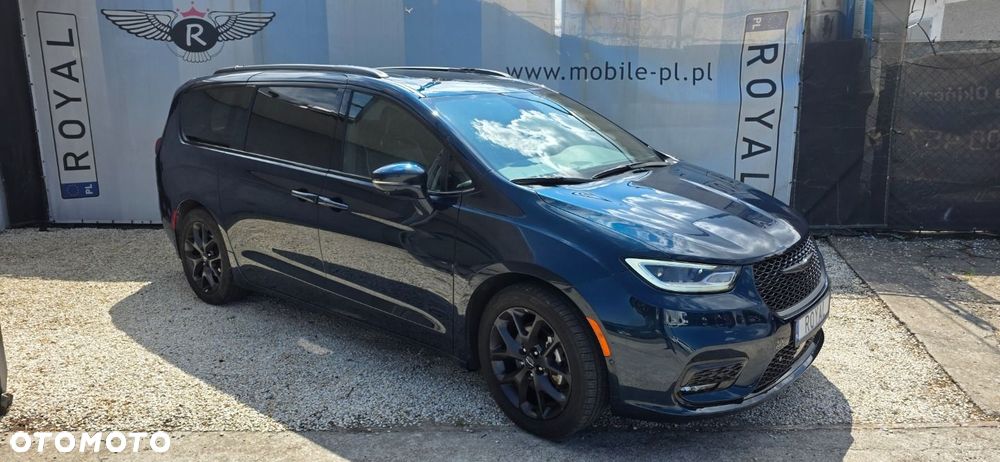 Chrysler Pacifica - 12
